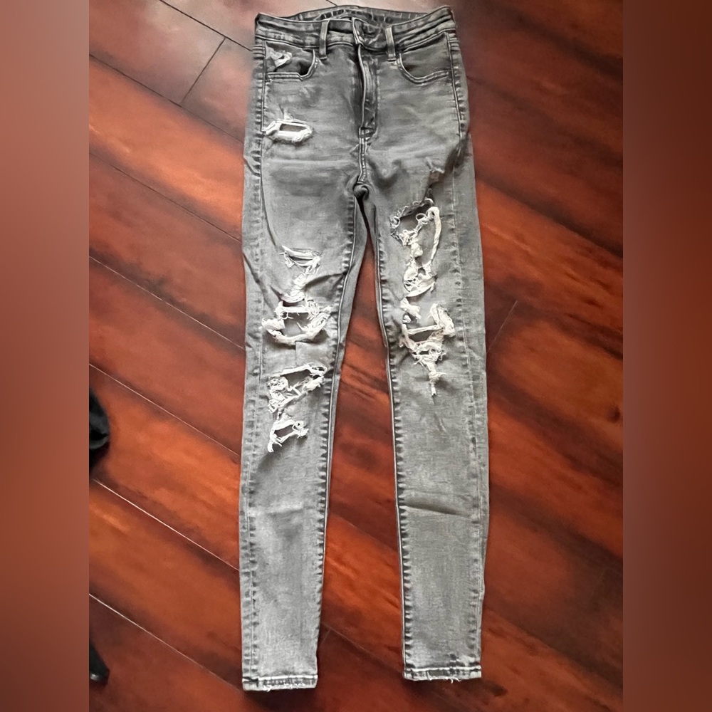 Juniors Women’s size 2 American Eagle Faded Black distressed ripped Skinny Jeans